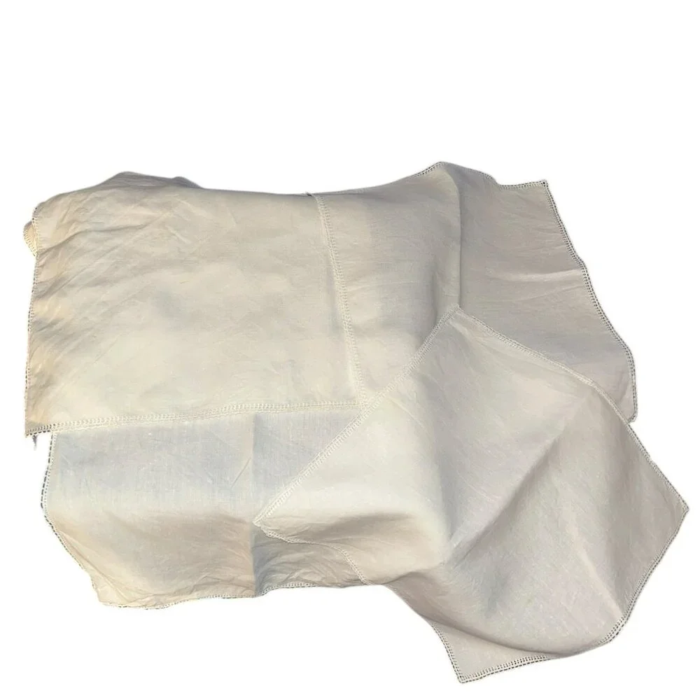 Vintage white Linen Hand Broderie anglaise trim 5 napkins